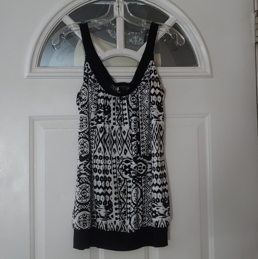 Silky black & white sleeveless blouse